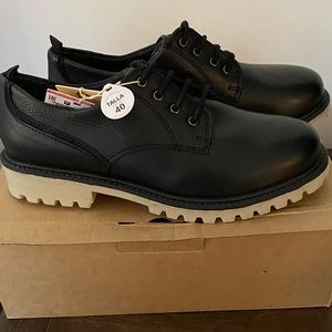 ZARA size 5 1/2  USA black sneakers